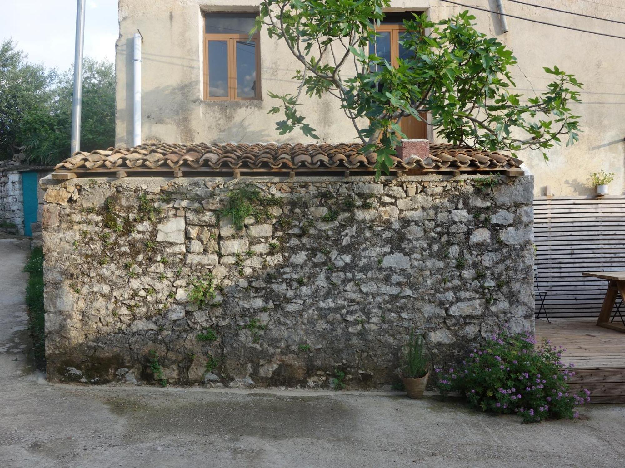 Guesthouse Near The Castle Of Himarë Exteriér fotografie